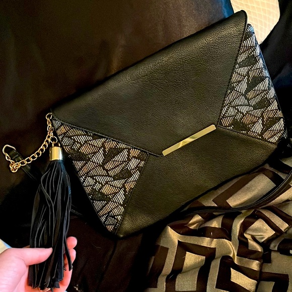 Large clutch type bag beautiful details perfect for a night out - Picture 1 of 3